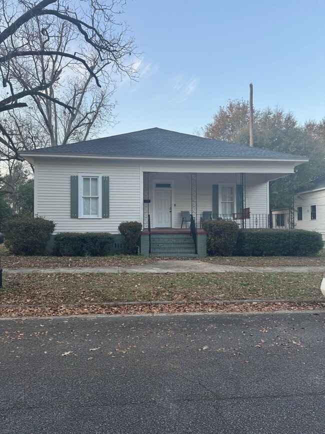 303 Sawyer St in Dublin, GA - Foto de edificio - Building Photo