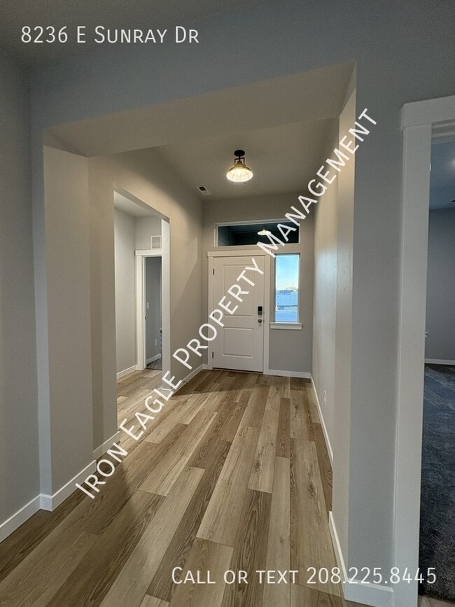8236 E Sunray Dr in Nampa, ID - Building Photo - Building Photo