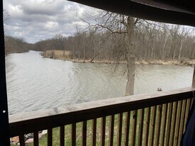 9106 Willow Grove Terrace in Canastota, NY - Building Photo