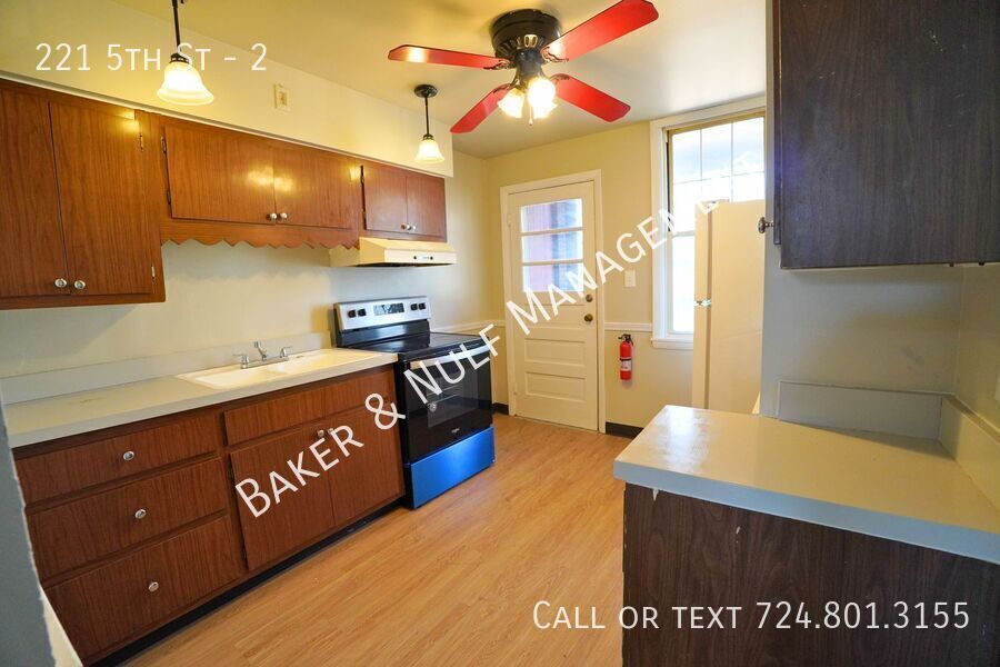 221 5th St-Unit -2 in Wilmerding, PA - Building Photo