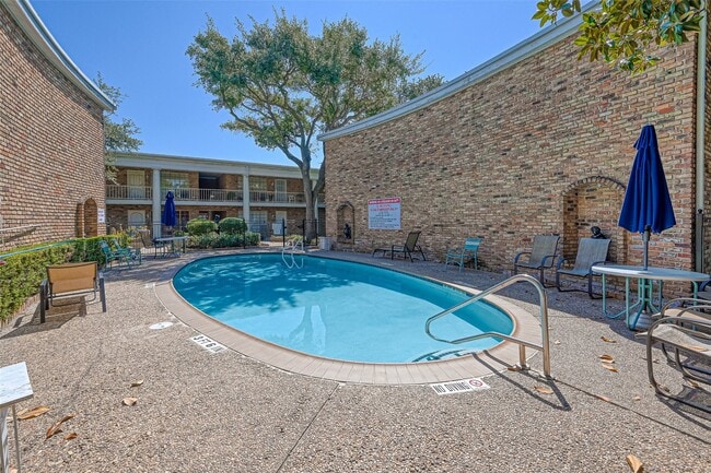 property at 2121 Fountain View Dr