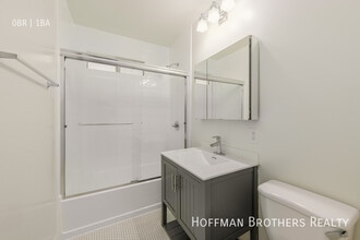 2001 Beachwood Dr in Los Angeles, CA - Building Photo - Building Photo