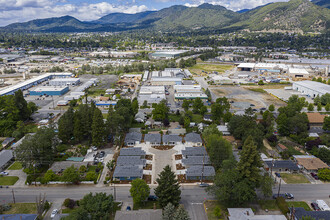 1002 SE N St in Grants Pass, OR - Building Photo - Building Photo