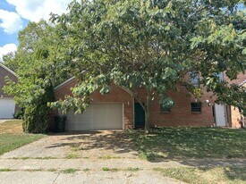 916 Literary Cir in Lexington, KY - Building Photo