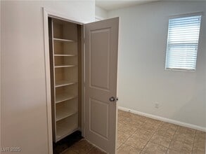 946 Monte Etna Ave in Henderson, NV - Building Photo - Building Photo