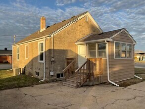 6306 N 2nd St in Loves Park, IL - Foto de edificio - Building Photo