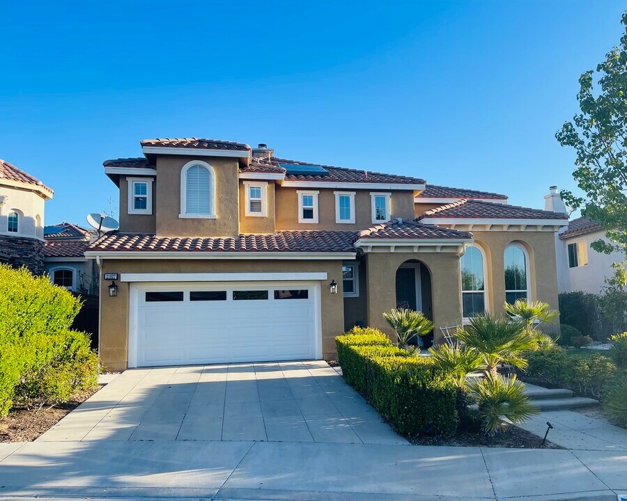 21827 Taylor Ct in Santa Clarita, CA - Building Photo
