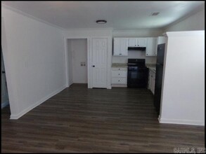 9121 W 32nd St in Little Rock, AR - Building Photo - Building Photo