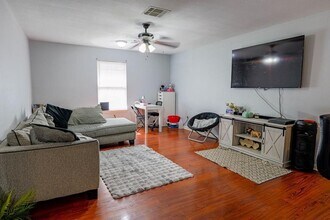 6820 Petre Dr in Houston, TX - Building Photo - Building Photo