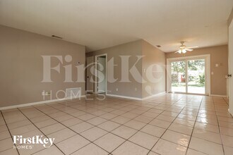 315 Miami Ave in Davenport, FL - Foto de edificio - Building Photo