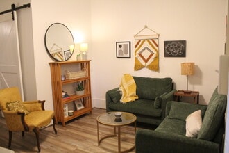 121 E Pomfret St, Unit #1 in Carlisle, PA - Foto de edificio - Building Photo