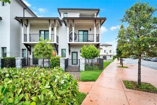 4413 NW 83rd Path in Doral, FL - Building Photo