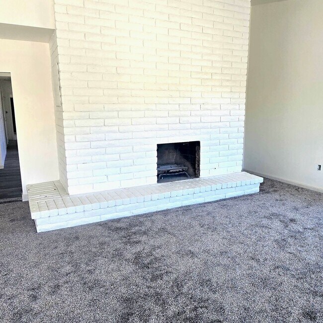 2300 Pinon Springs Cir in Bakersfield, CA - Building Photo - Building Photo