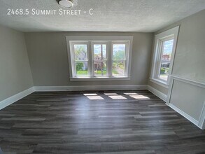 2468.5 Summit St in Columbus, OH - Building Photo - Building Photo