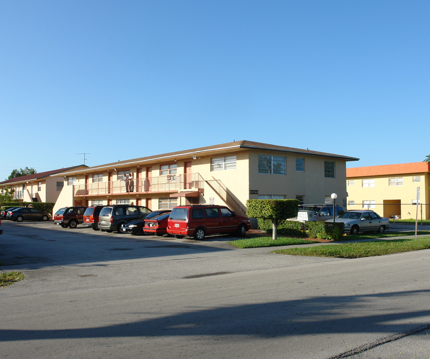 10736 SW 2nd St in Miami, FL - Building Photo
