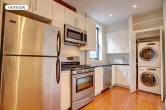 83 W Washington Pl in New York, NY - Building Photo - Building Photo