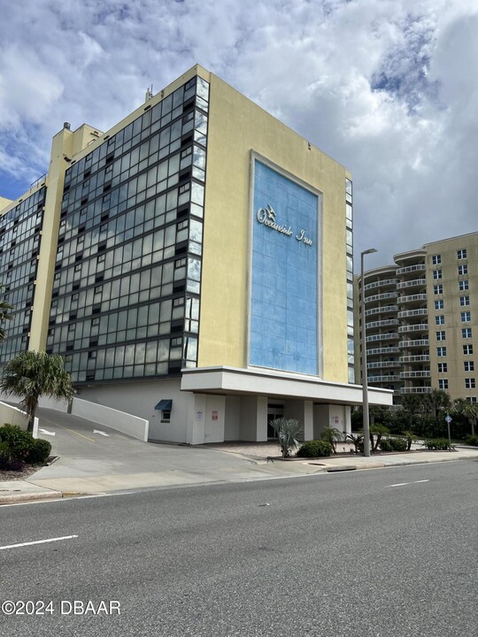 1909 S Atlantic Ave in Daytona Beach, FL - Foto de edificio