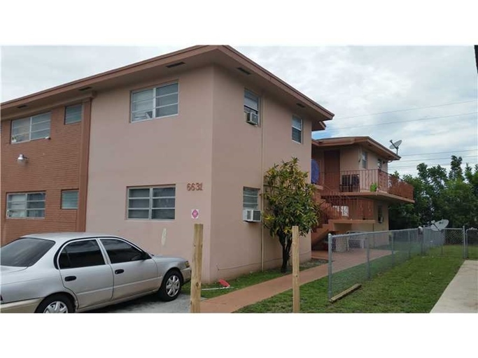 6631 SW 18th St in Pembroke Pines, FL - Building Photo