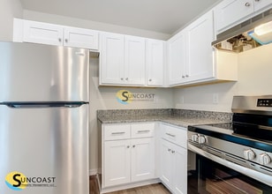 109 E Harvard St in Inverness, FL - Foto de edificio - Building Photo