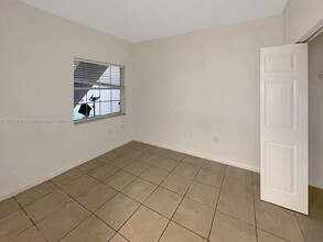 2421 NW 96th Terrace in Pembroke Pines, FL - Building Photo - Building Photo