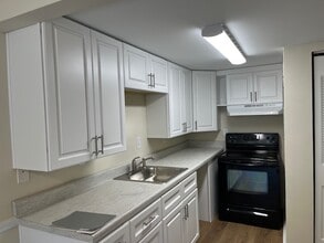 6494 Bannor Ln, Unit Apt B in Norcross, GA - Building Photo - Building Photo