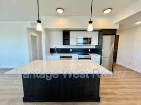 615-615 Rutland Rd N in Kelowna, BC - Building Photo