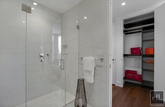 East 44th Street, Unit 16L in New York, NY - Building Photo - Building Photo