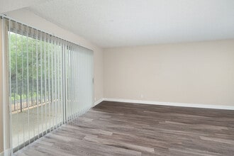 Lynwood Knolls in Vacaville, CA - Foto de edificio - Building Photo