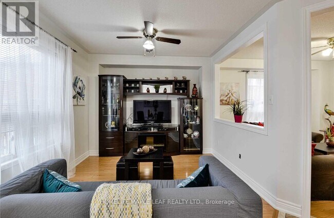 17 Hollingsworth Cir in Brampton, ON - Building Photo - Building Photo