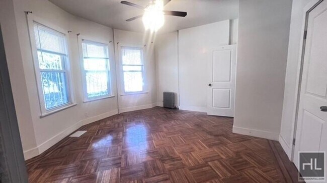 property at 828 E 34th St