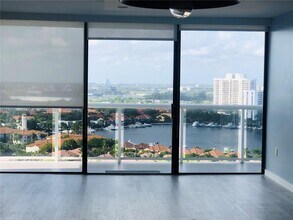 20505 E Country Club Dr, Unit 1637 in Aventura, FL - Building Photo - Building Photo