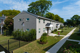 Redd Fox Apartments in Richmond, VA - Building Photo - Building Photo