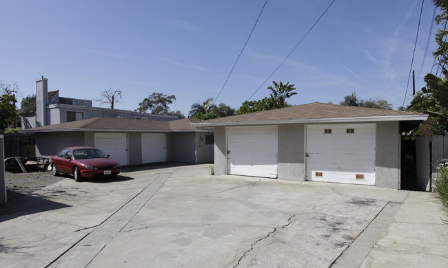 2485 Irvine Ave in Costa Mesa, CA - Building Photo - Building Photo