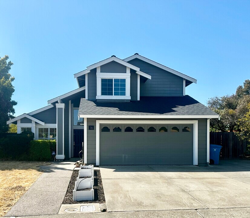 16 Brighton Dr in Vallejo, CA - Building Photo