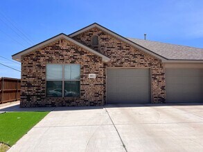 2002 Aberdeen Ave in Wolfforth, TX - Building Photo - Building Photo