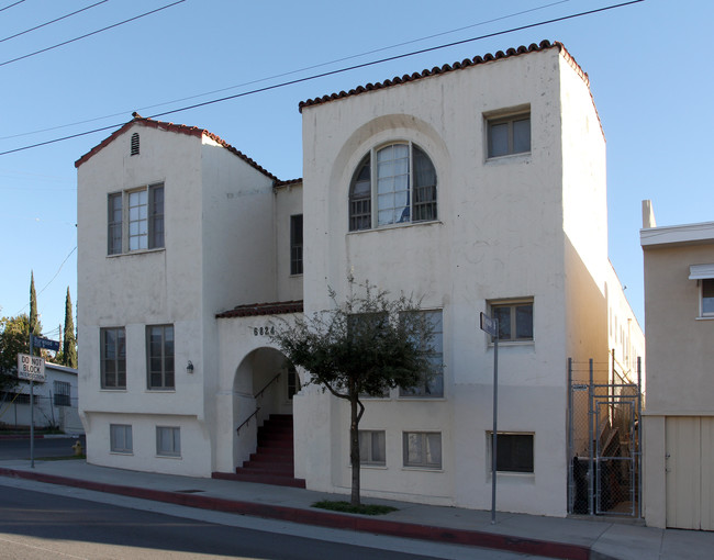 6824 N Figueroa St in Los Angeles, CA - Foto de edificio - Building Photo