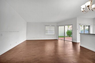 1245 Seagrape Cir in Weston, FL - Building Photo - Building Photo