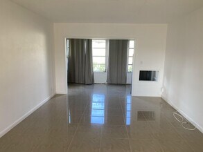 125 W Hidden Valley Blvd in Boca Raton, FL - Building Photo - Building Photo