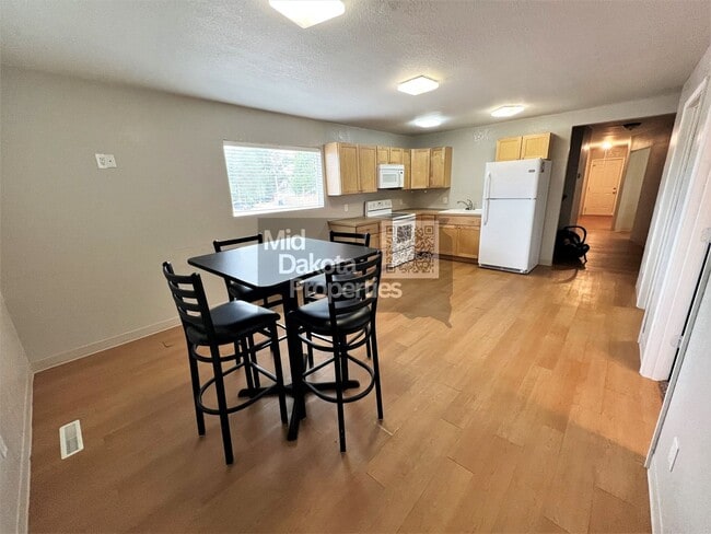200 W 7th Ave in Mitchell, SD - Building Photo - Building Photo