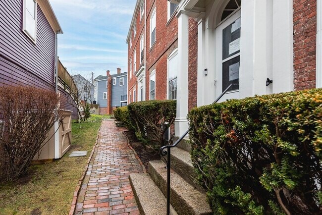137 Washington St in Marblehead, MA - Building Photo - Building Photo