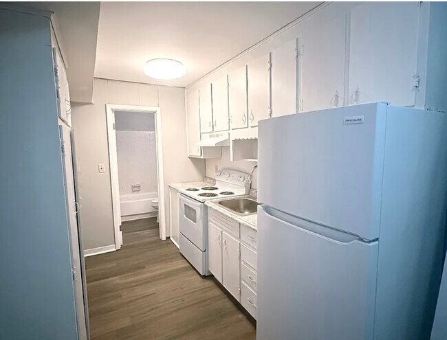 1300 Spruce St in Martinsville, VA - Foto de edificio - Building Photo