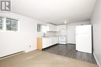 42 Tecumseh Ave in Oshawa, ON - Building Photo - Building Photo