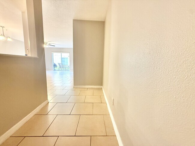 609 Cresting Oak Cir in Orlando, FL - Foto de edificio - Building Photo
