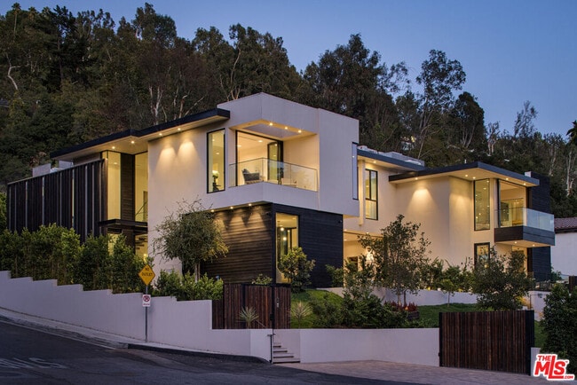 property at 982 Stone Canyon Rd