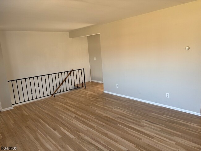 406 Pitney Pl in Morristown, NJ - Building Photo - Building Photo
