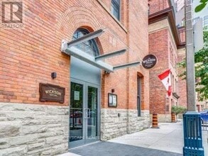 11-111 St Joseph St in Toronto, ON - Building Photo - Building Photo