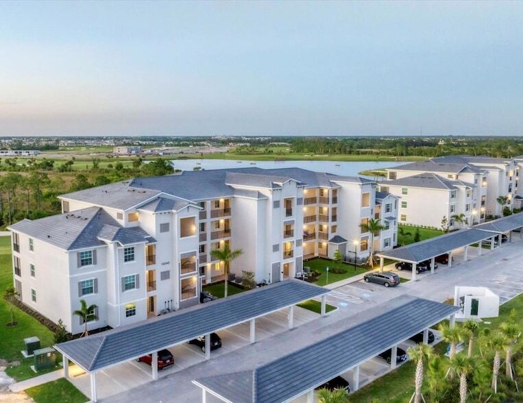 12180 Wellen Golf St, Unit 104 in Venice, FL - Building Photo