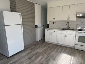 27 Gleaner Ln in Levittown, NY - Building Photo - Building Photo