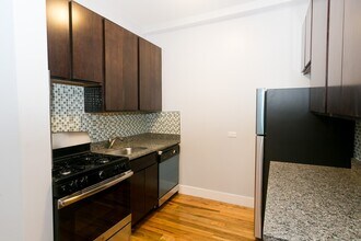 4828 N Damen Ave, Unit A09W in Chicago, IL - Building Photo - Building Photo