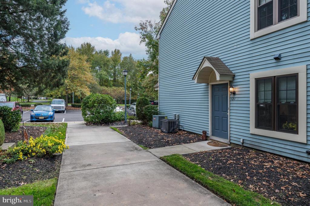 121A Arden Ct in Mount Laurel, NJ - Building Photo